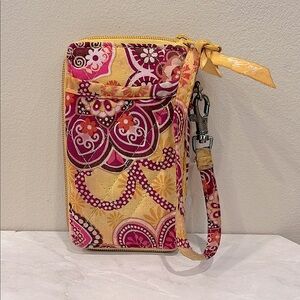 🔥Vera Bradley Vibrant Patterned Wristlet🔥
